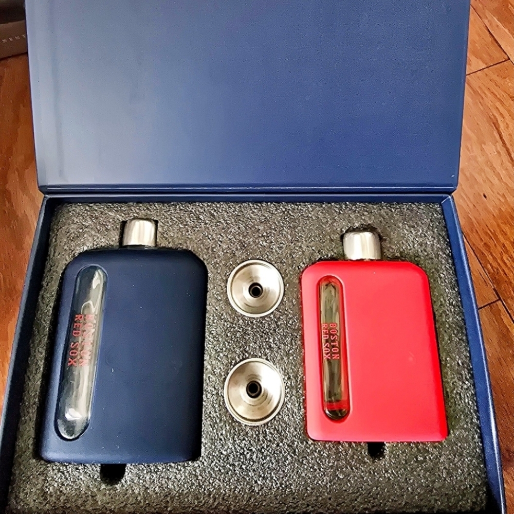 BOSTON RED SOX Red and Black Flask Set With Silicone Wrap